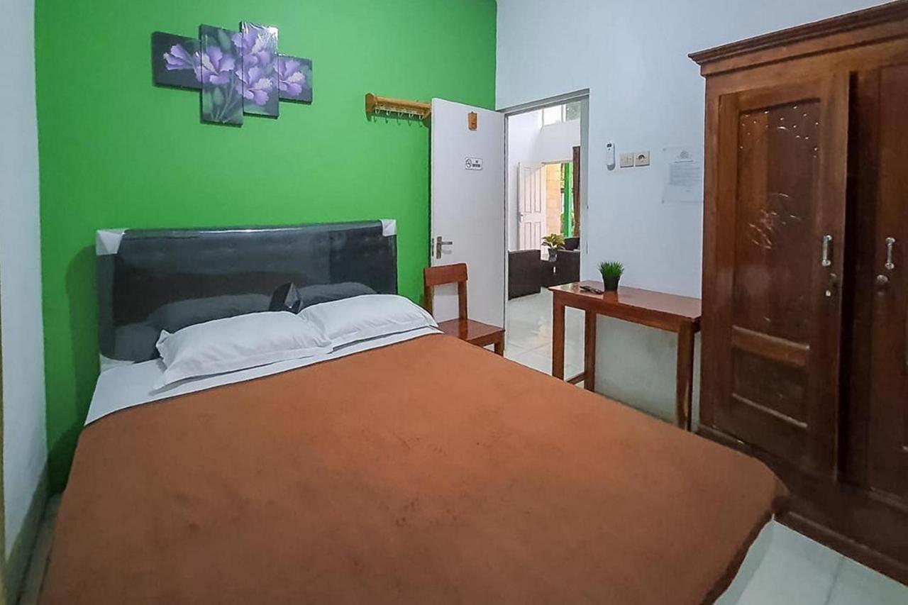 Syafa Homestay Syariah Mitra Reddoorz Tuban  Dış mekan fotoğraf