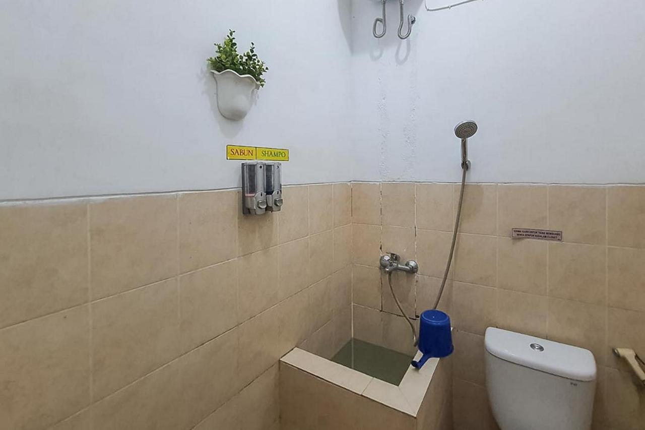 Syafa Homestay Syariah Mitra Reddoorz Tuban  Dış mekan fotoğraf