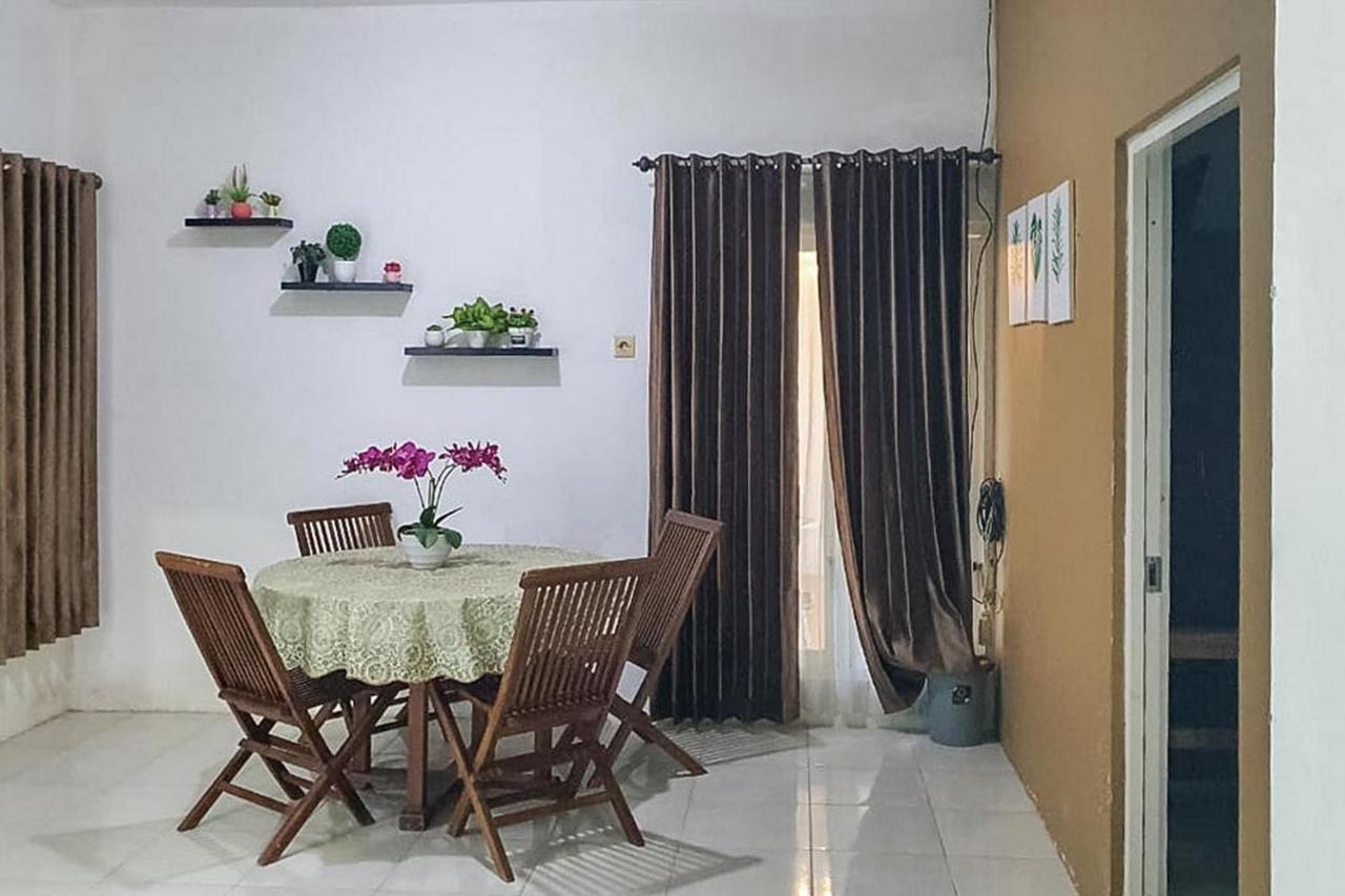 Syafa Homestay Syariah Mitra Reddoorz Tuban  Dış mekan fotoğraf