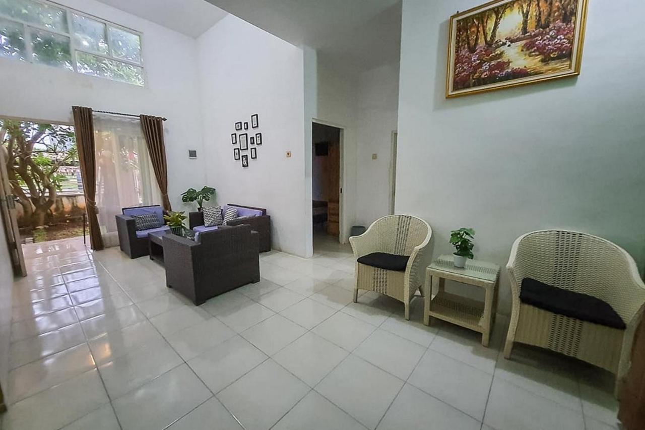 Syafa Homestay Syariah Mitra Reddoorz Tuban  Dış mekan fotoğraf