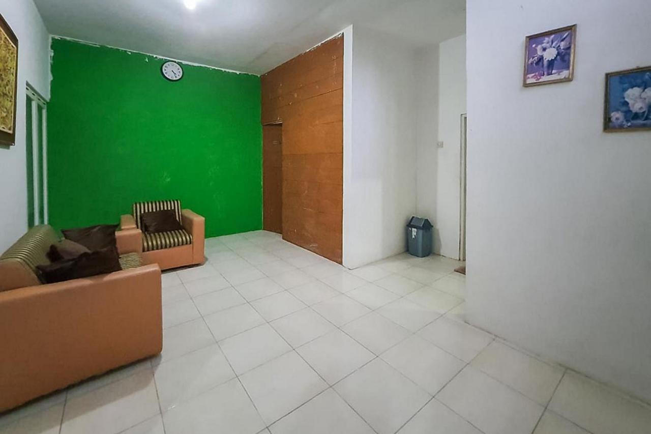 Syafa Homestay Syariah Mitra Reddoorz Tuban  Dış mekan fotoğraf